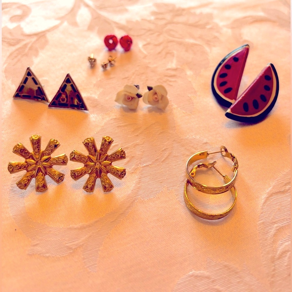 Lot Of Costume Jewelry 18$